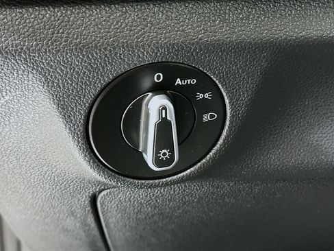 Used 2024 Volkswagen Jetta SE image 17