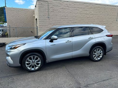 Used 2021 Toyota Highlander Limited AWD/4WD image 8