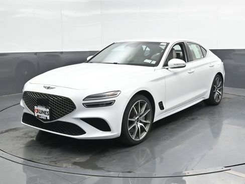 Used 2024 Genesis G70 2.5T image 6