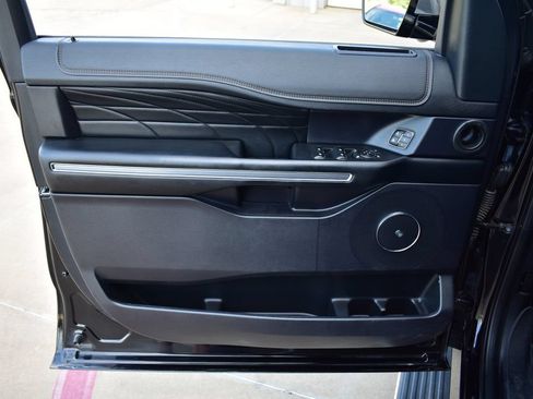 Used 2019 Ford Expedition Platinum AWD/4WD image 16