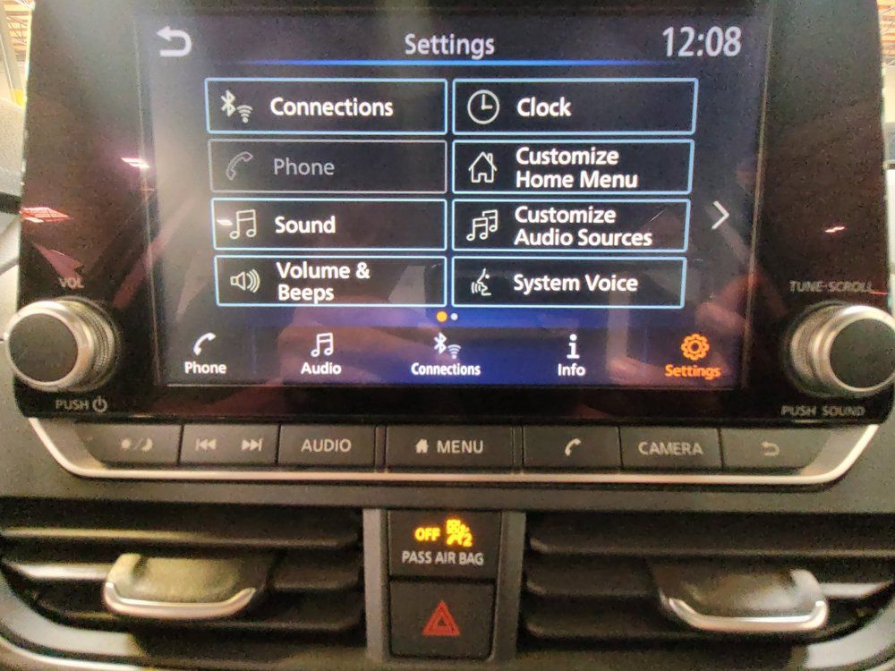 Used 2025 Nissan Altima 2.5 SV FWD image 25