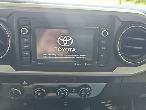 Used 2016 Toyota Tacoma SR5 w/ SR5 Appearance Package (SN) AWD/4WD image 23