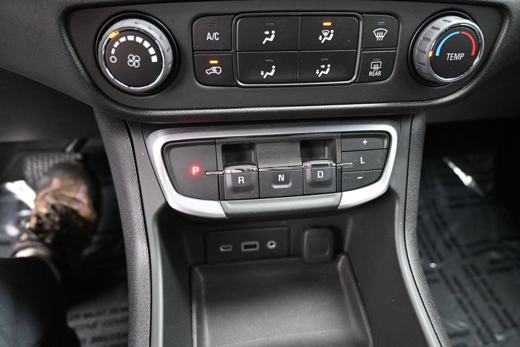 Used 2024 GMC Terrain SLE FWD image 29
