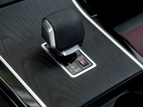 Used 2025 Land Rover Range Rover Velar Dynamic HSE image 19