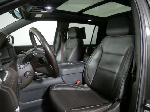 Used 2021 GMC Yukon XL Denali w/ Denali Ultimate Package AWD/4WD image 14