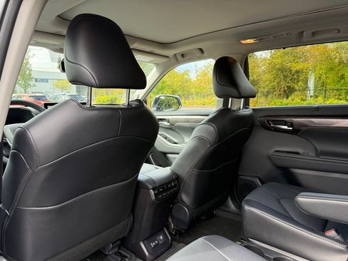 Used 2026 Toyota Highlander Platinum AWD/4WD image 15