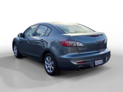 Used 2013 MAZDA MAZDA3 i SV w/ Convenience Pkg image 3