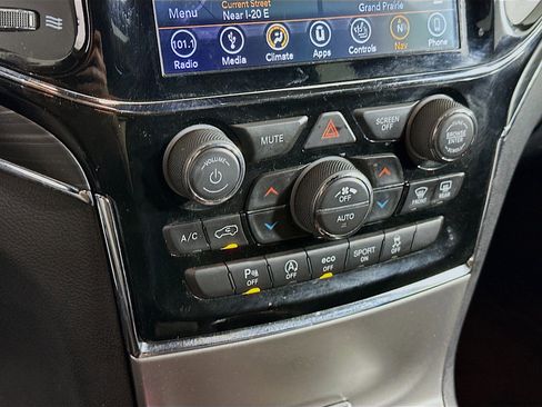 Used 2019 Jeep Grand Cherokee Limited AWD/4WD image 24