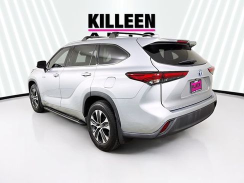 Used 2020 Toyota Highlander XLE AWD/4WD image 5