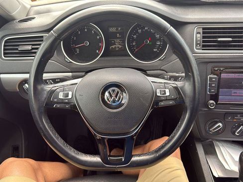 Used 2015 Volkswagen Jetta SE FWD image 10