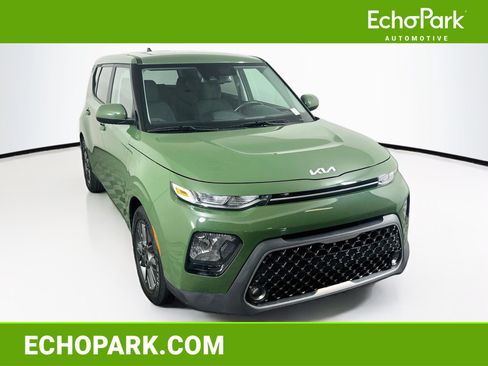 Used 2022 Kia Soul EX FWD image 1
