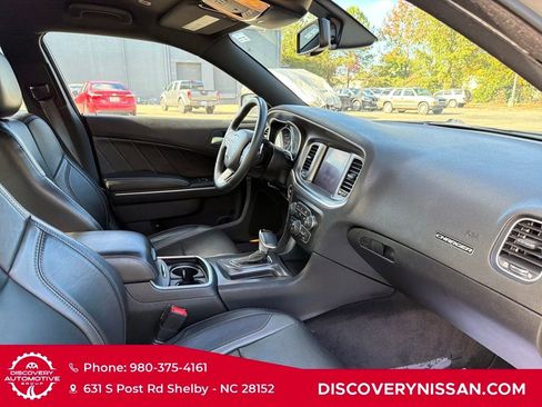 Used 2017 Dodge Charger R/T w/ Plus Group image 39