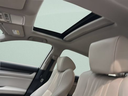 Certified 2018 Honda Accord Touring image 17