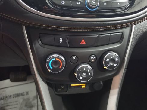 Used 2019 Chevrolet Trax LT w/ LT Convenience Package FWD image 15
