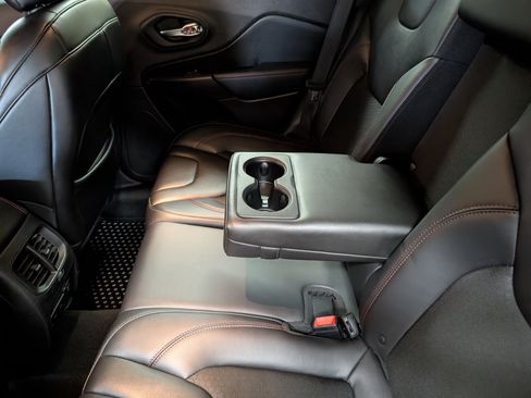 Used 2019 Jeep Cherokee Trailhawk w/ Comfort/Convenience Group image 7