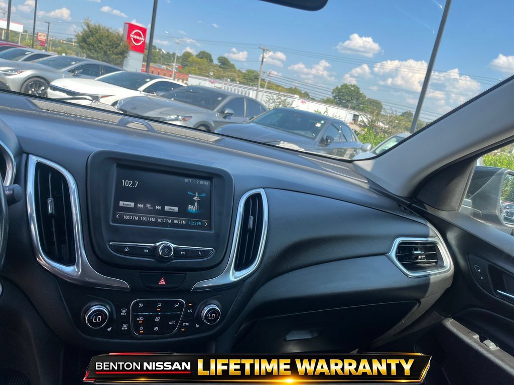 Used 2018 Chevrolet Equinox LT FWD image 16