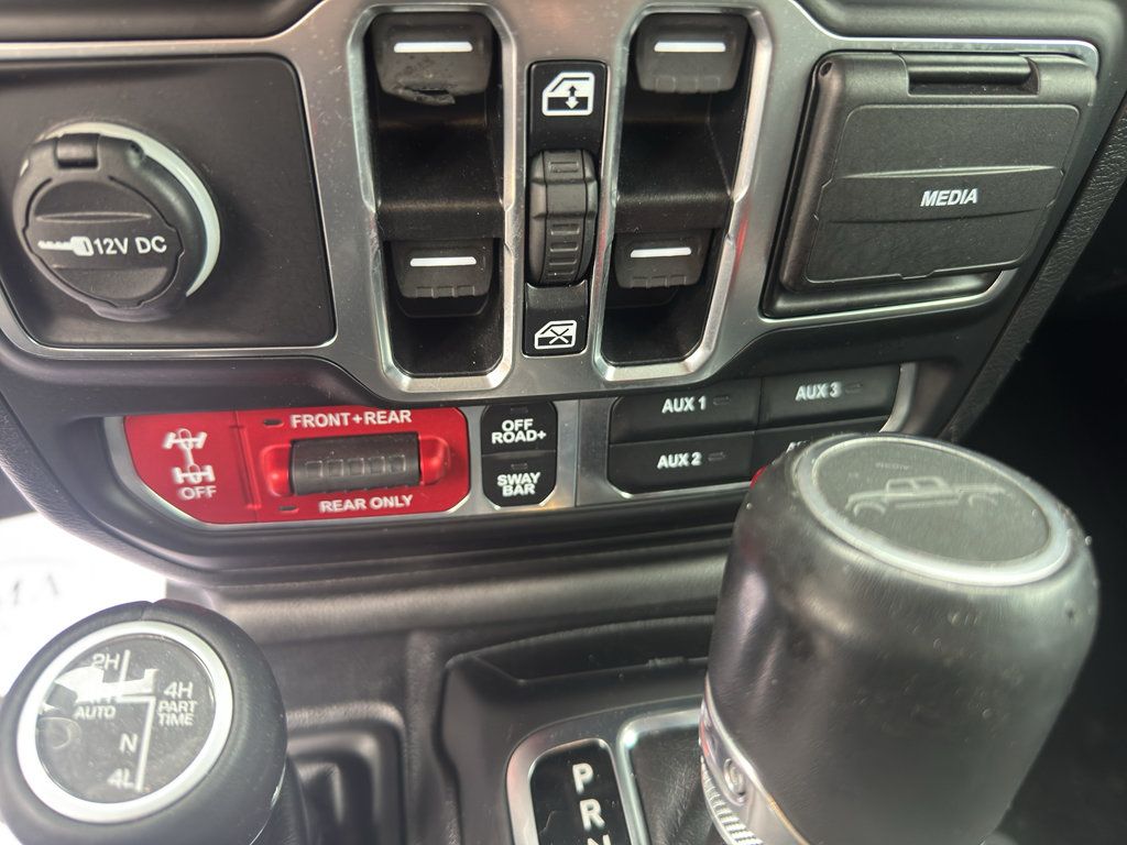 Used 2021 Jeep Gladiator Rubicon w/ Dual Top Group AWD/4WD image 16