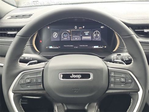 New 2025 Jeep Grand Cherokee Limited image 13