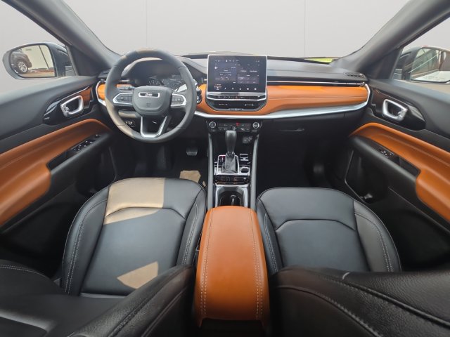 Used 2025 Jeep Compass Limited AWD/4WD image 17