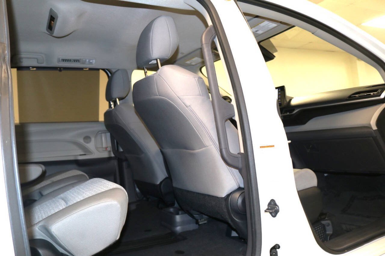 Used 2023 Toyota Sienna LE AWD/4WD image 82