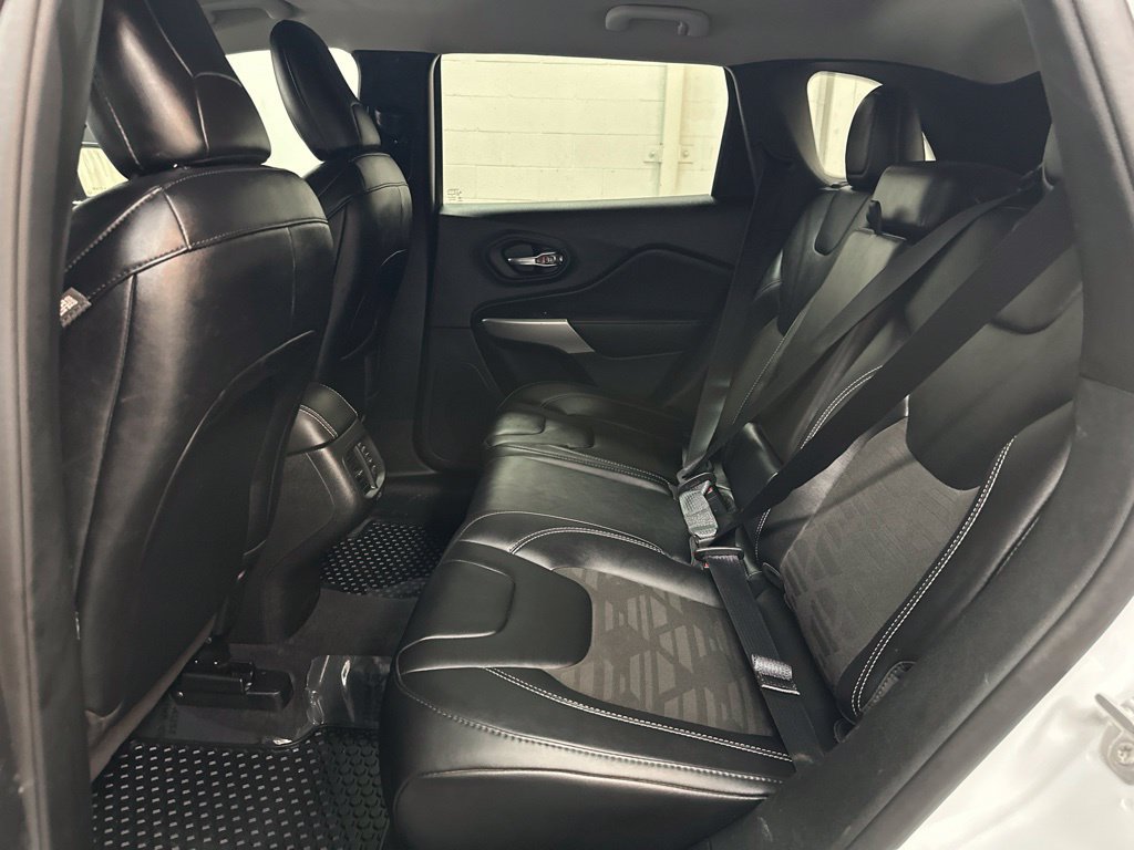 Used 2022 Jeep Cherokee Latitude AWD/4WD image 21