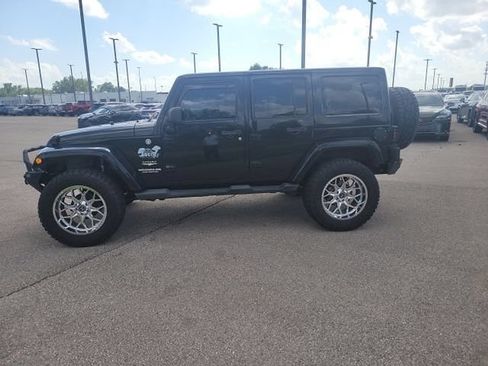 Used 2013 Jeep Wrangler Unlimited Sahara w/ Connectivity Group AWD/4WD image 4