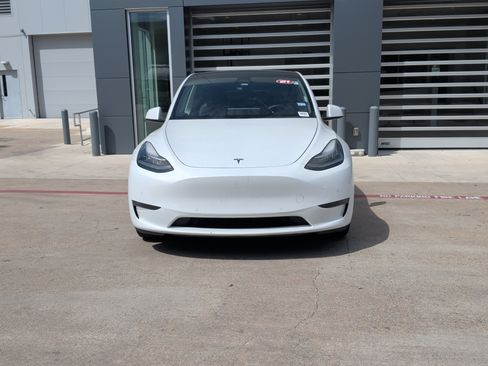 Used 2021 Tesla Model Y Long Range AWD/4WD image 3
