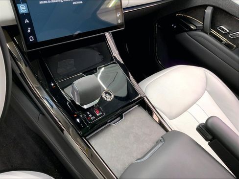 Used 2024 Land Rover Range Rover Sport Dynamic SE image 18