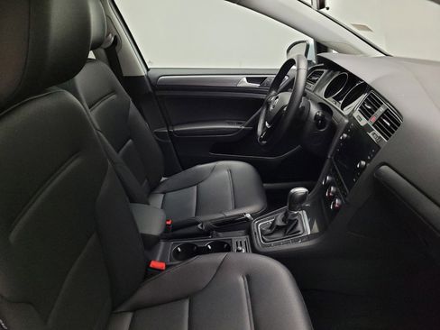 Used 2018 Volkswagen Golf SE image 21