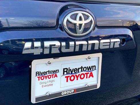 Used 2018 Toyota 4Runner SR5 Premium image 9