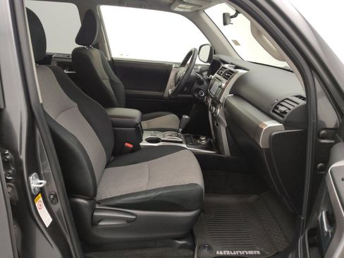 Used 2017 Toyota 4Runner SR5 AWD/4WD image 21