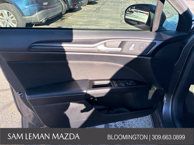 Used 2018 Ford Fusion SE w/ Equipment Group 201A FWD image 14