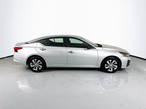 Used 2024 Nissan Altima 2.5 S FWD image 10