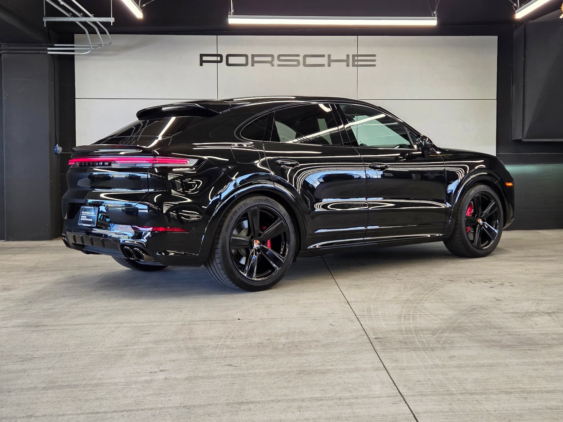 Certified 2025 Porsche Cayenne GTS AWD/4WD image 6