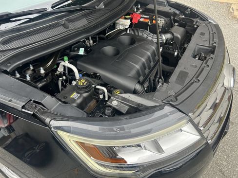 Used 2018 Ford Explorer XLT w/ Equipment Group 201A image 13