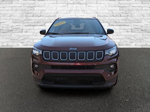 Used 2022 Jeep Compass Latitude image 3
