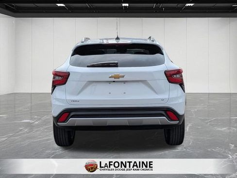 Used 2025 Chevrolet Trax LT w/ LT Convenience Package image 4