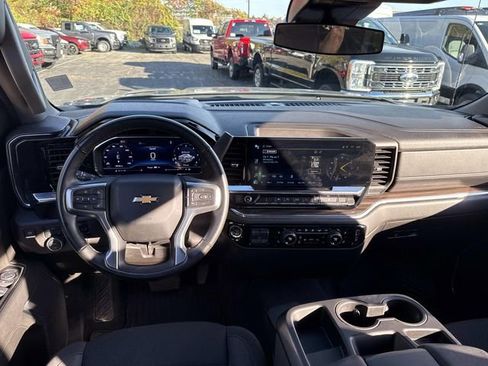 Used 2025 Chevrolet Silverado 1500 LT AWD/4WD image 20