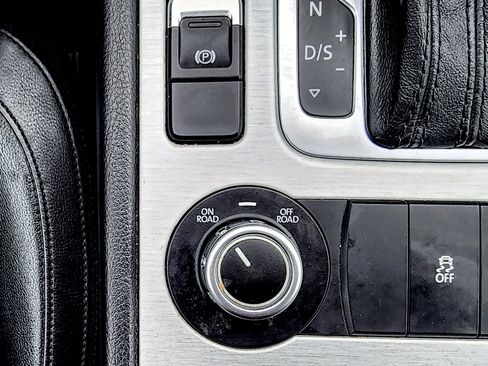 Used 2014 Volkswagen Touareg VR6 image 26