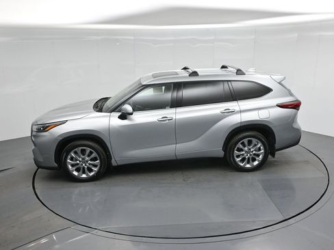 Used 2022 Toyota Highlander Limited image 45