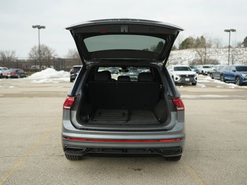 Used 2022 Volkswagen Tiguan SE R-Line image 7