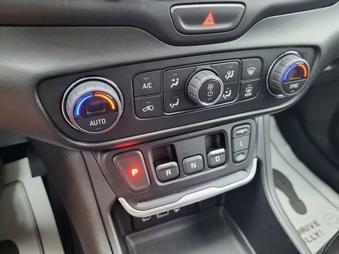 Used 2020 GMC Terrain SLT w/ Preferred Package image 20