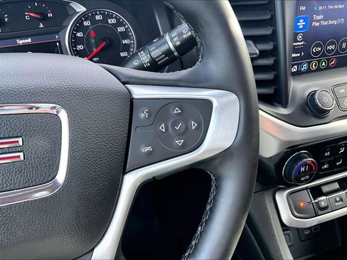 Used 2023 GMC Acadia SLT w/ Elevation Edition image 25