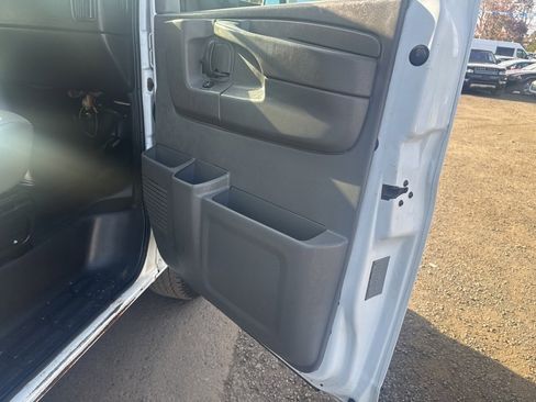 Used 2014 Chevrolet Express 3500 image 24