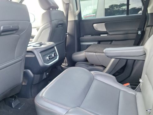 Used 2025 Ford Expedition Active image 17