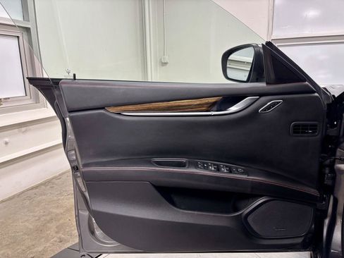 Used 2017 Maserati Ghibli S RWD image 12