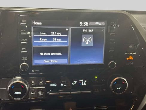 Used 2020 Toyota Highlander LE AWD/4WD image 33
