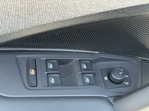 Used 2025 Volkswagen Tiguan S FWD image 17