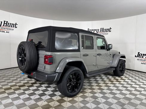 Used 2023 Jeep Wrangler Unlimited Sahara w/ Cold Weather Group AWD/4WD image 4
