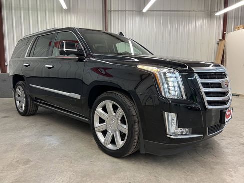 Used 2015 Cadillac Escalade Premium image 9